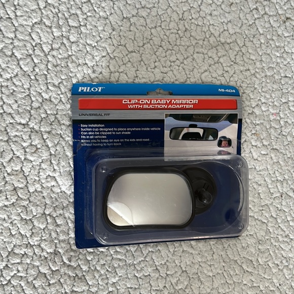 New Pilot Clip - On Baby Mirror with Suction Adapter - Picture 2 of 5